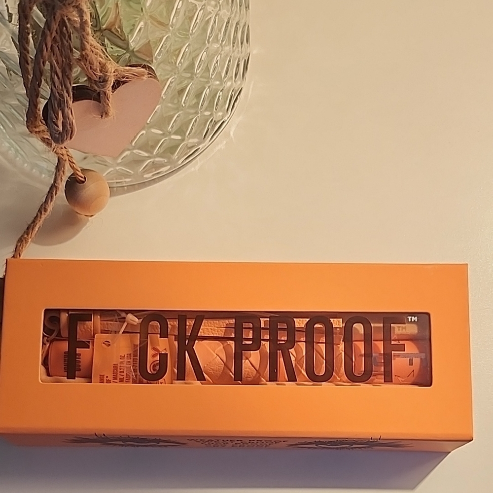 JEFFREE STAR  F*ck Proof Mascara - Orange Packaging